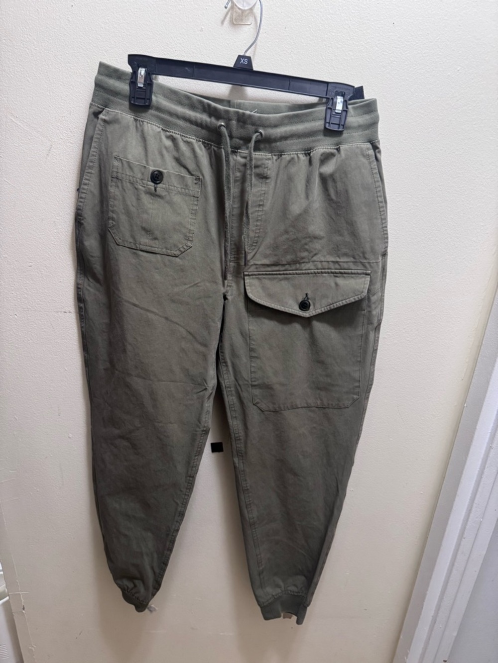 Men’s Fieldworth Relaxed Olive Cargo Pants with Drawstring Waist size medium